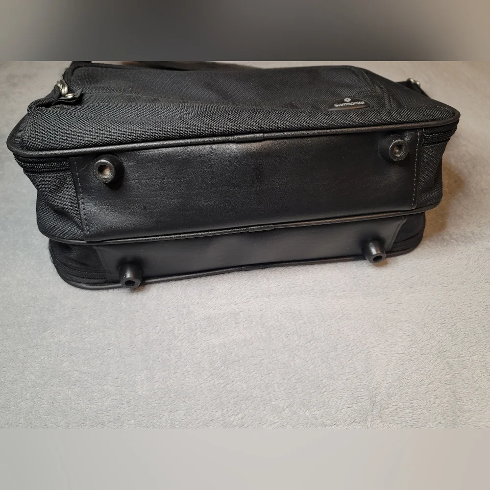 Samsonite Black Travel Tote Carry-On Bag Overnight Business Briefcase 17